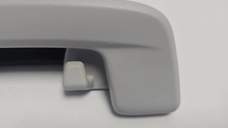 VOLKSWAGEN UCHWYT RĄCZKA PODSUFITKI KOLOR SZARY 5H0867660C