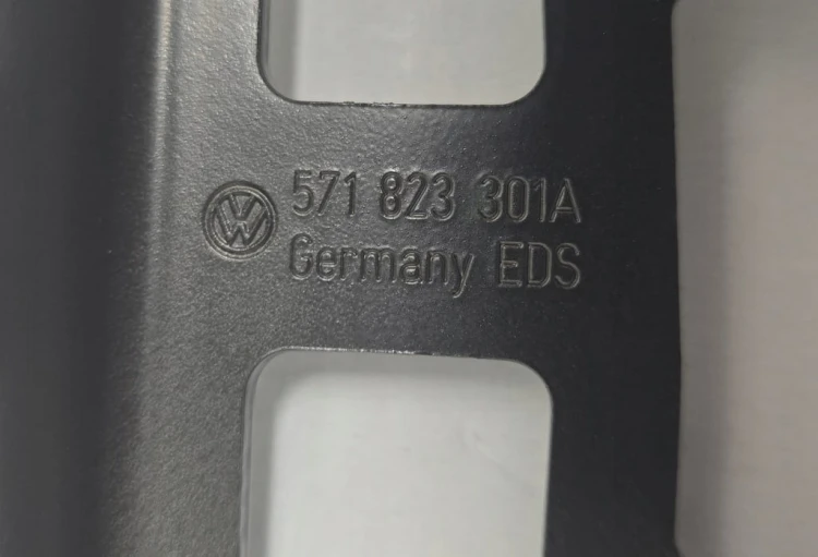 VW TIGUAN III LC7Q ZAWIAS MASKI LEWY 571823301A 571823359A