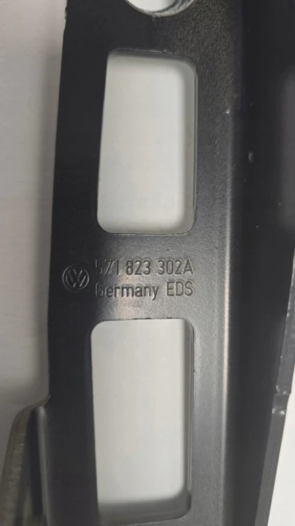 VW TIGUAN III LC7Q ZAWIAS MASKI PRAWY 571823302A 571823359A