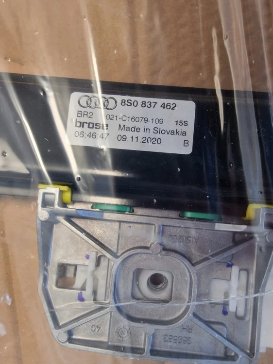AUDI TT MECHANIZM PODNOSZENIA SZYBY PRAWY 8S0