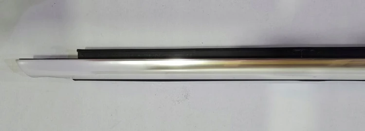 VW PASSAT B8 ALLTRACK LISTWA ZGARNIAJĄCA SZYBY PRAWY PRZÓD 3G0837476D