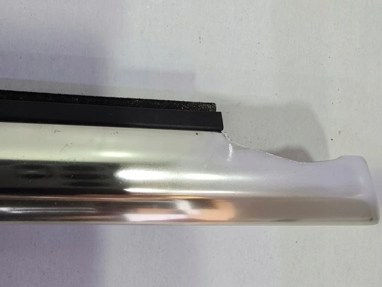 VW PASSAT B8 ALLTRACK LISTWA ZGARNIAJĄCA SZYBY PRAWY PRZÓD 3G0837476D