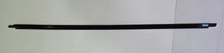 VW PASSAT B8 ALLTRACK LISTWA ZGARNIAJĄCA SZYBY PRAWY PRZÓD 3G0837476D