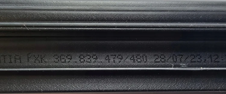 VW PASSAT B8 KOMBI LISTWA ZGARNIAJĄCA SZYBY LEWA TYŁ 3G9839479/480