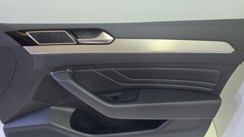VW PASSAT B8 TAPICERKA BOCZEK DRZWI PRAWY PRZÓD SKÓRA CZARNA AMBIENTE GAN