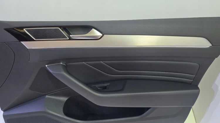 VW PASSAT B8 TAPICERKA BOCZEK DRZWI PRAWY PRZÓD SKÓRA CZARNA AMBIENTE GAN