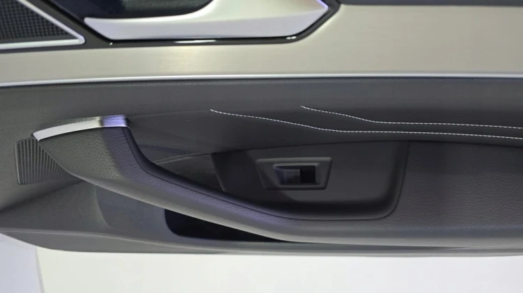 VW PASSAT B8 TAPICERKA BOCZEK DRZWI PRAWY PRZÓD SKÓRA CZARNA AMBIENTE GAN