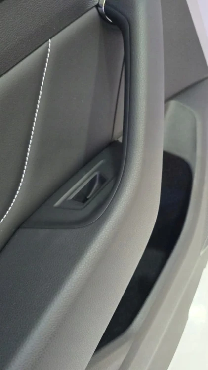 VW PASSAT B8 TAPICERKA BOCZEK DRZWI LEWY TYŁ SKÓRA CZARNA AMBIENTE GAN