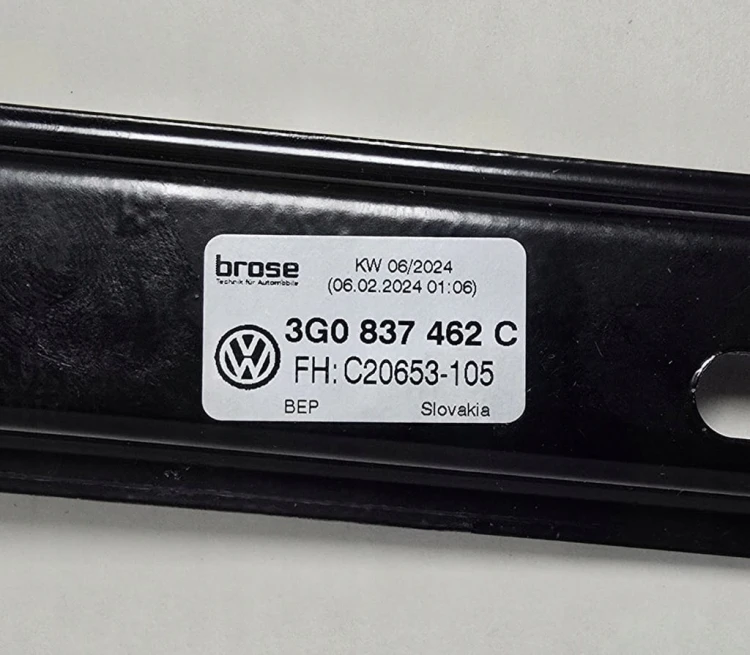 VW PASSAT B8 ALLTRACK MECHANIZM PODNOSZENIA SZYBY PRAWY PRZÓD 3G0837462C