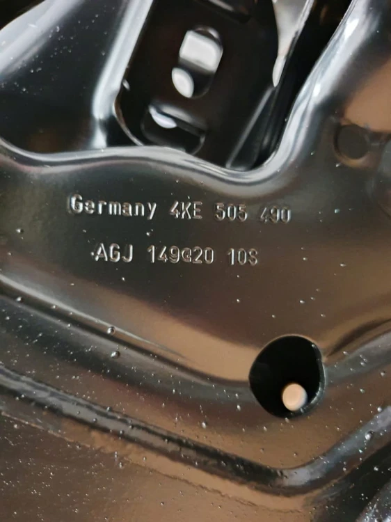 AUDI e-TRON RAMA WÓZEK SANKI TYŁ 4KE505235T
