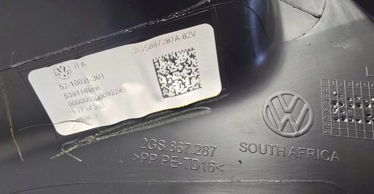 VW POLO VI GTI OSŁONA SŁUPKA LEWA TYŁ SZYBA 2GS867287A CZARNA