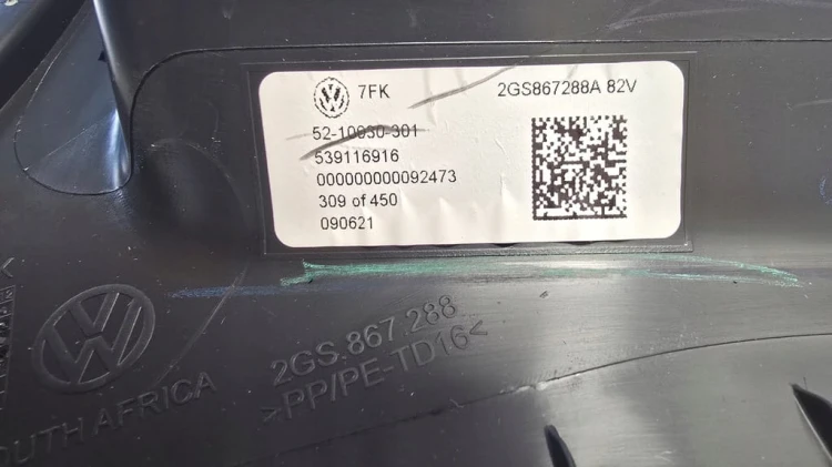 VW POLO VI GTI OSŁONA SŁUPKA PRAWY TYŁ SZYBA 2GS867288A CZARNA