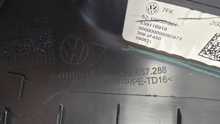 VW POLO VI GTI OSŁONA SŁUPKA PRAWY TYŁ SZYBA 2GS867288A CZARNA