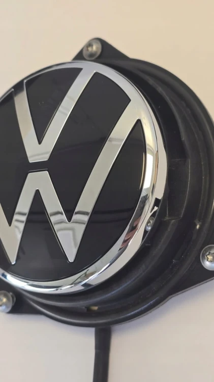 VW POLO VI KLAMKA KLAPY BAGAŻNIKA EMBLEMAT MIKROSTYK TYŁ 2G6827469