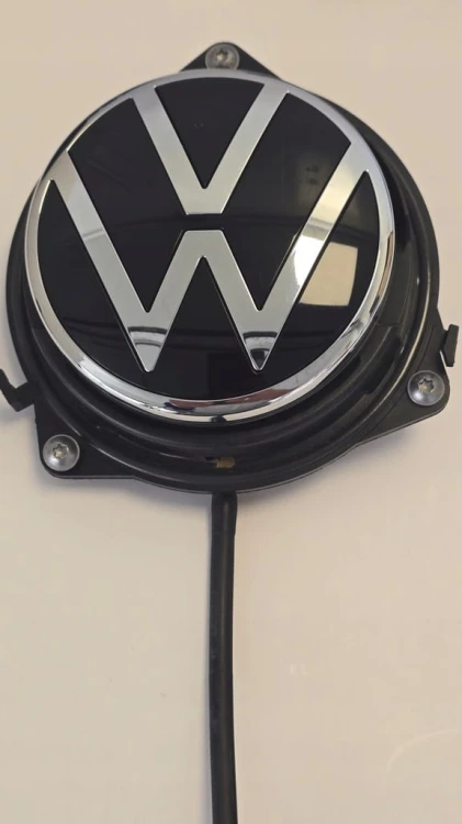 VW POLO VI KLAMKA KLAPY BAGAŻNIKA EMBLEMAT MIKROSTYK TYŁ 2G6827469