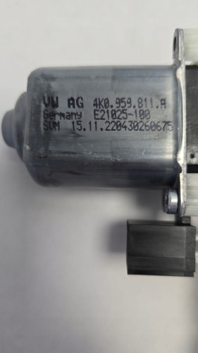 VW ID.4 SILNICZEK SZYBY LEWY PRZÓD 4K0959811A