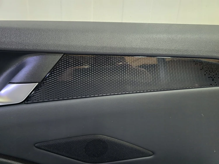 BOCZEK TAPICERKA DRZWI PRAWY TYŁ TIGUAN III 571867212R AMBIENTE SKÓRA