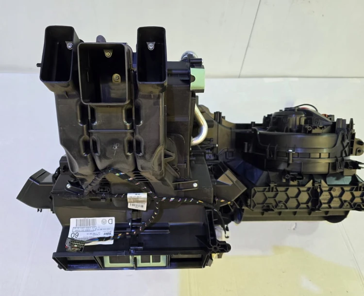 VW GOLF TIGUAN NAGRZEWNICA VALEO 5WC816002M ANGLIK