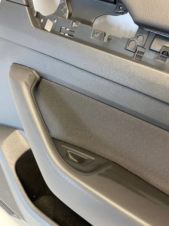 VW ARTEON TAPICERKA BOCZEK DRZWI PRAWY TYŁ 3G8867212 HQB CZARNA MATERIAŁ