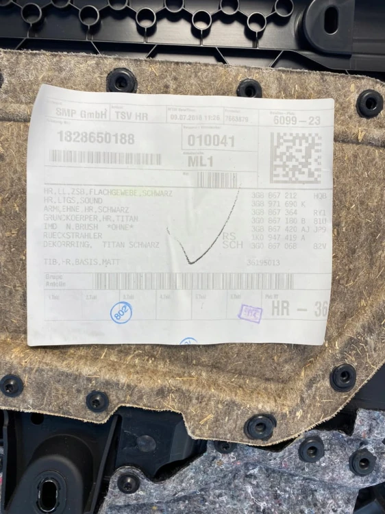 VW ARTEON TAPICERKA BOCZEK DRZWI PRAWY TYŁ 3G8867212 HQB CZARNA MATERIAŁ