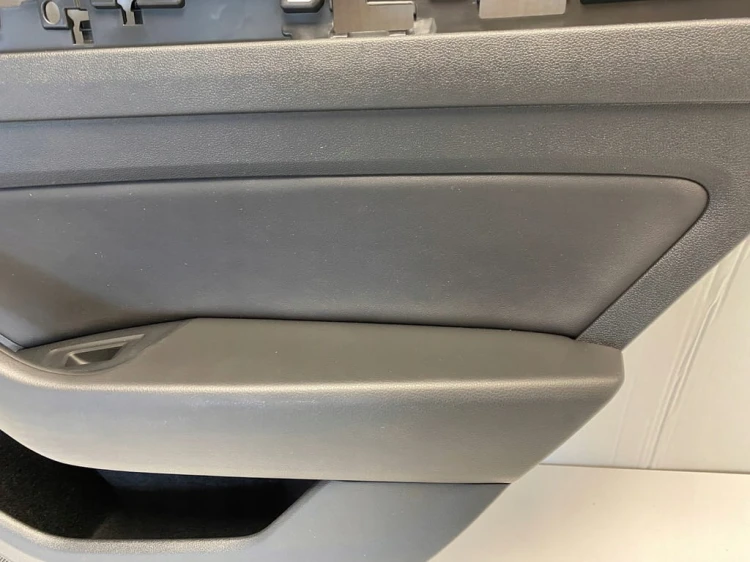 VW ARTEON TAPICERKA BOCZEK DRZWI PRAWY TYŁ 3G8.867.212 B HUH SKÓRA CZARNA
