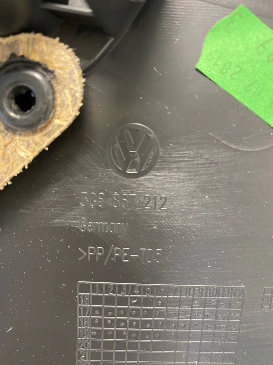 VW ARTEON TAPICERKA BOCZEK DRZWI PRAWY TYŁ 3G8.867.212 B HUH SKÓRA CZARNA