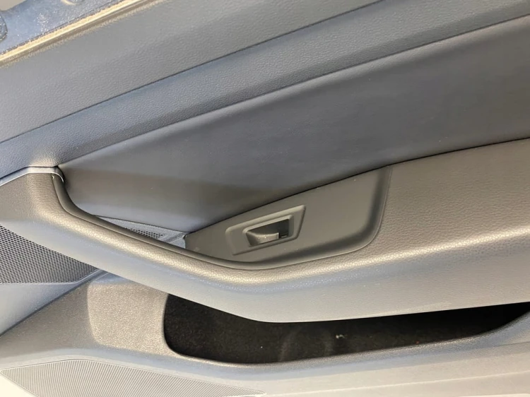 VW ARTEON TAPICERKA BOCZEK DRZWI PRAWY PRZÓD 3G8867012D HVH SKÓRA CZARNA