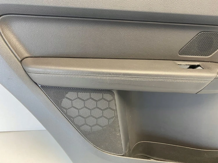 VW TOURAN TAPICERKA BOCZEK LEWY TYŁ SKÓRA CZARNA 1T0867211 SONAVOX