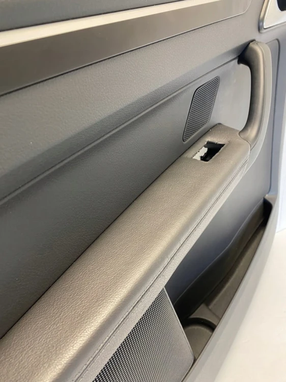 VW TOURAN TAPICERKA BOCZEK LEWY TYŁ SKÓRA CZARNA 1T0867211 SONAVOX