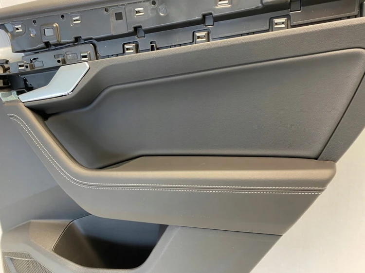 VW TOUAREG III R-LINE TAPICERKA BOCZEK DRZWI PRAWY TYŁ 760867212J SKÓRA