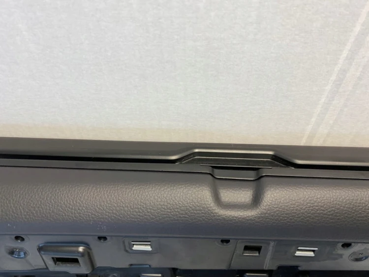 VW TOUAREG III R-LINE TAPICERKA BOCZEK DRZWI PRAWY TYŁ 760867212J SKÓRA