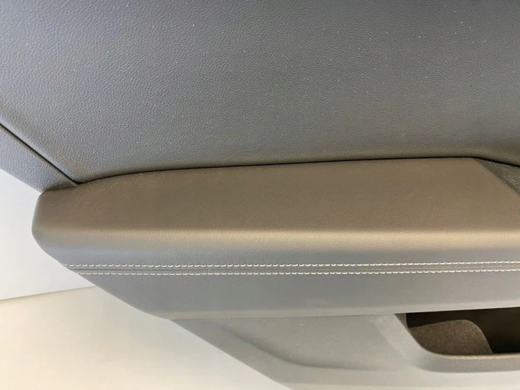 VW TOUAREG III R-LINE TAPICERKA BOCZEK DRZWI LEWY TYŁ 760867211J SKÓRA