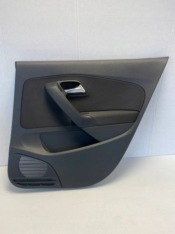 VW POLO V 5D BOCZEK TYLNY PRAWY 6R6867212 MATERIAŁ CZARNY
