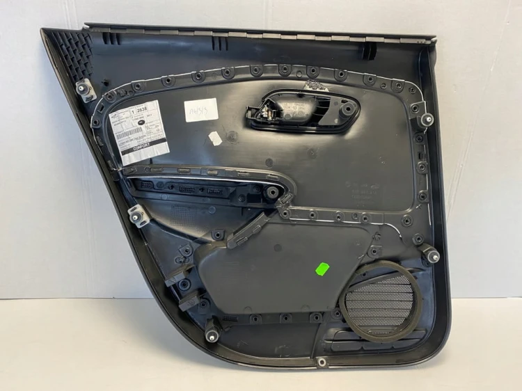 VW POLO V 5D BOCZEK TYLNY PRAWY 6R6867212 MATERIAŁ CZARNY