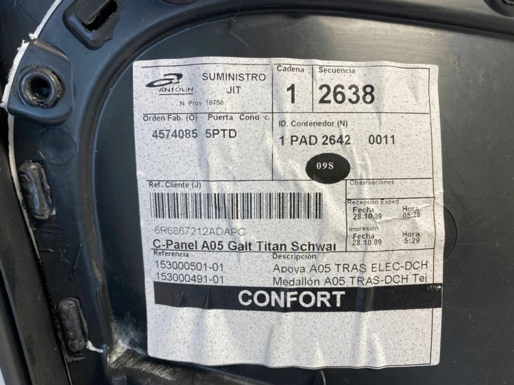 VW POLO V 5D BOCZEK TYLNY PRAWY 6R6867212 MATERIAŁ CZARNY