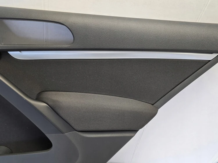 VW TIGUAN TAPICERKA BOCZEK DRZWI TYLNE PRAWE MATERIAŁ 5N0867212
