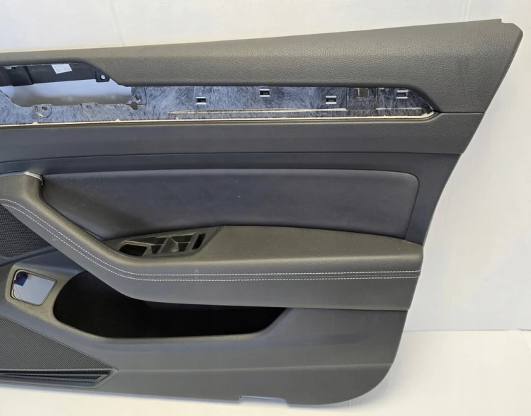 VW PASSAT B8 TAPICERKA BOCZEK PRAWY PRZÓD SKÓRA CZARNA 3G2867012 UK