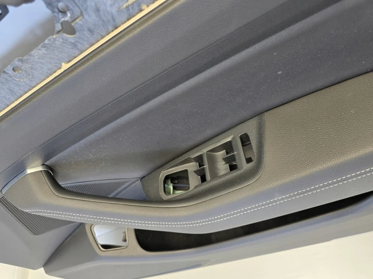 VW PASSAT B8 TAPICERKA BOCZEK PRAWY PRZÓD SKÓRA CZARNA 3G2867012 UK