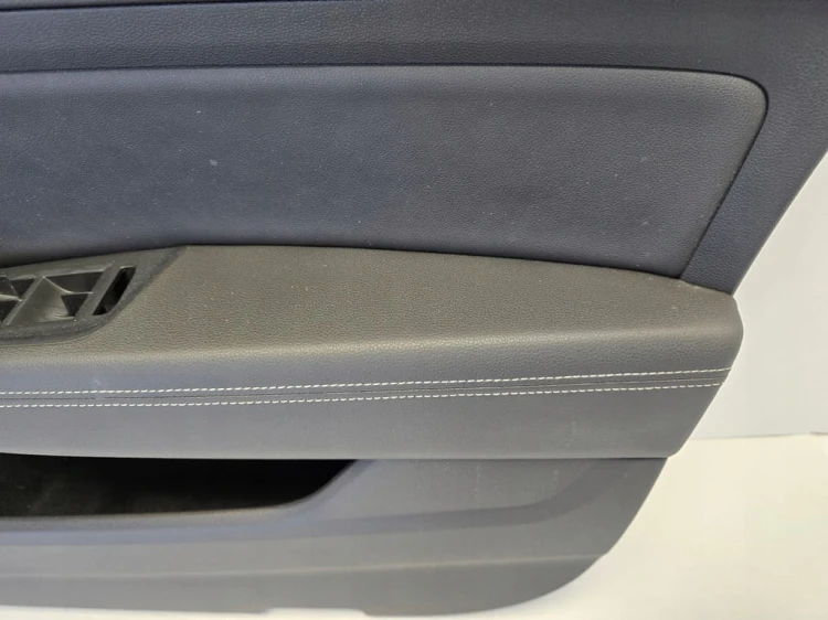 VW PASSAT B8 TAPICERKA BOCZEK PRAWY PRZÓD SKÓRA CZARNA 3G2867012 UK