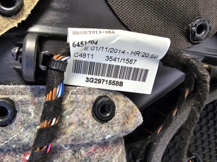 VW PASSAT B8 TAPICERKA BOCZEK PRAWY PRZÓD SKÓRA CZARNA 3G2867012 UK