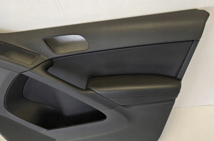 VW TIGUAN TAPICERKA BOCZEK DRZWI PRZEDNIE PRAWE SKÓRA CZARNA 5N0867012