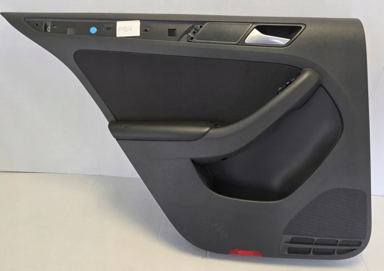 VW Jetta VI TAPICERKA BOCZEK DRZWI TYLNE LEWE 5C6867211A SKÓRA MATERIAŁ