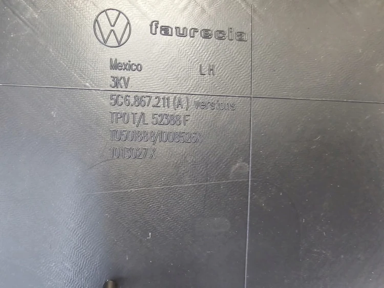 VW Jetta VI TAPICERKA BOCZEK DRZWI TYLNE LEWE 5C6867211A SKÓRA MATERIAŁ