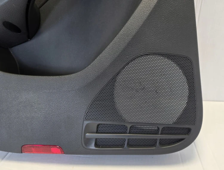 VW Jetta VI TAPICERKA BOCZEK DRZWI TYLNE LEWE 5C6867211A SKÓRA MATERIAŁ