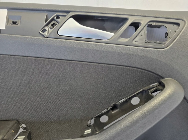 VW Jetta VI TAPICERKA BOCZEK DRZWI PRZEDNIE LEWE 5C7867011N SKÓRA MATERIAŁ
