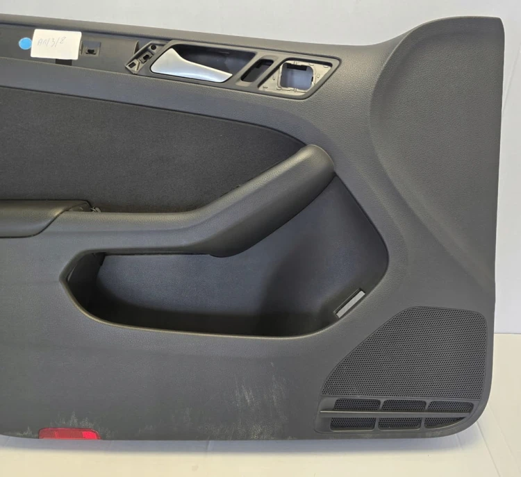 VW Jetta VI TAPICERKA BOCZEK DRZWI PRZEDNIE LEWE 5C7867011N SKÓRA MATERIAŁ