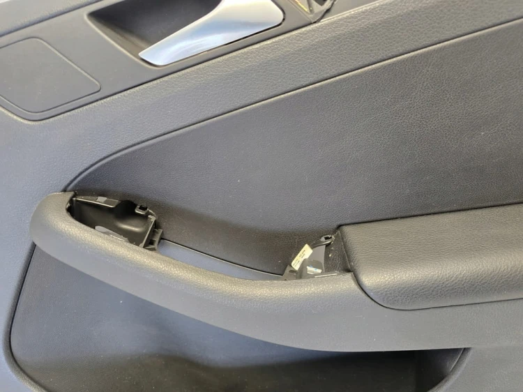VW Jetta VI TAPICERKA BOCZEK DRZWI PRZEDNIE PRAWE 5C7867012J SKÓRA CZARNA
