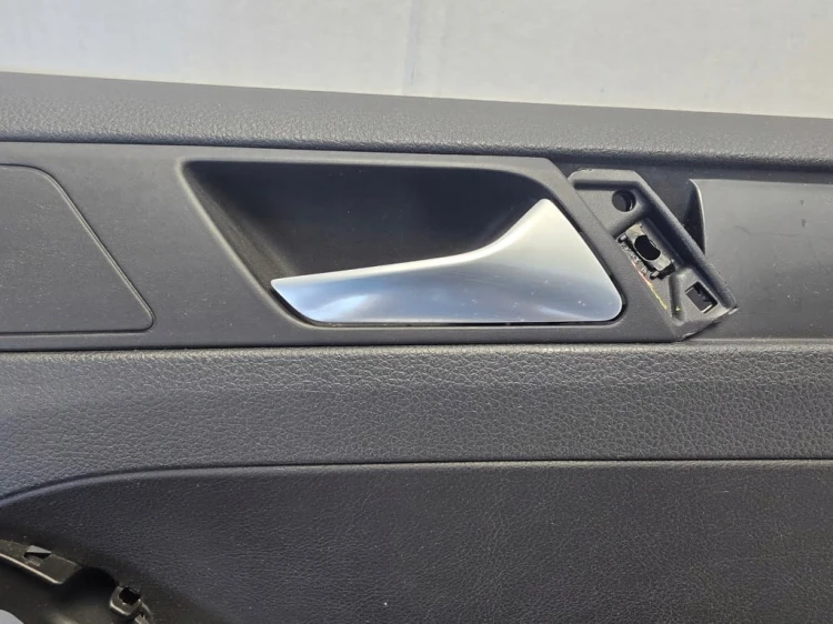 VW Jetta VI TAPICERKA BOCZEK DRZWI PRZEDNIE PRAWE 5C7867012J SKÓRA CZARNA