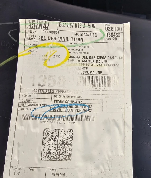 VW Jetta VI TAPICERKA BOCZEK DRZWI PRZEDNIE PRAWE 5C7867012J SKÓRA CZARNA