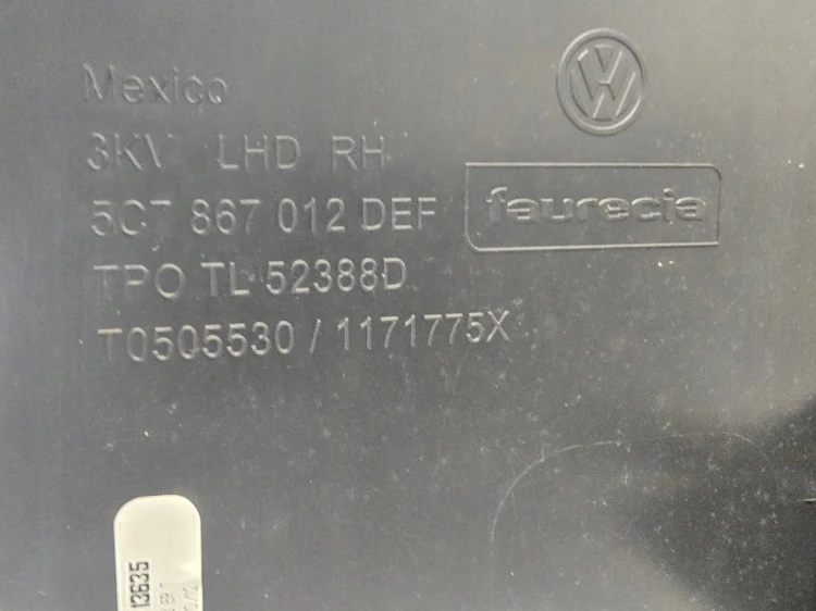 VW Jetta VI TAPICERKA BOCZEK DRZWI PRZEDNIE PRAWE 5C7867012J SKÓRA CZARNA